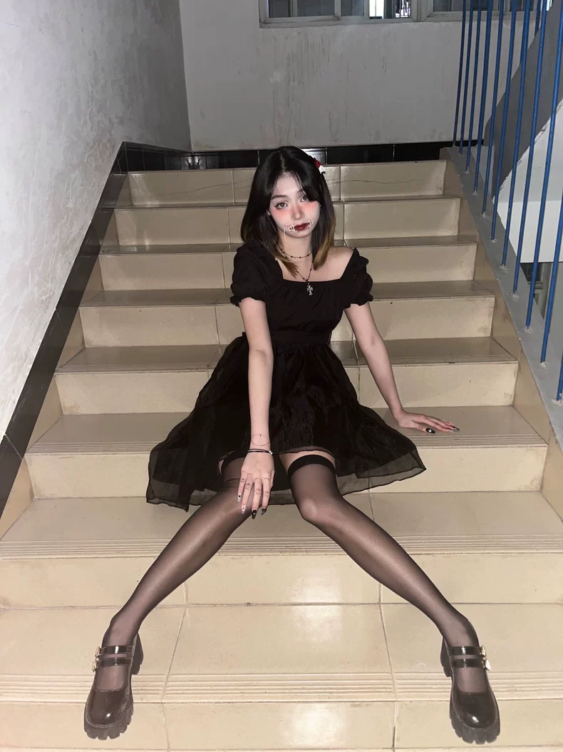 High-Low Dress With Puff Sleeves And Mesh Layer