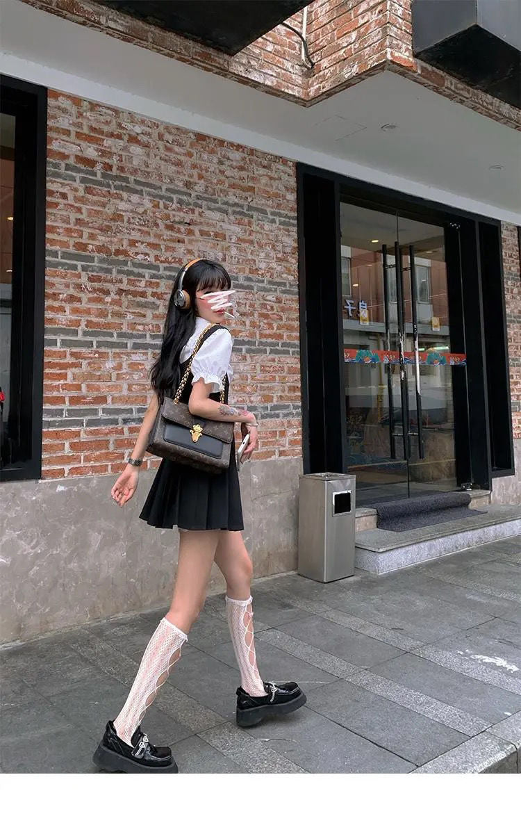 Two-Piece-Set:  Puff-Sleeved Blouse with Tie + Mini Pleated Dress
