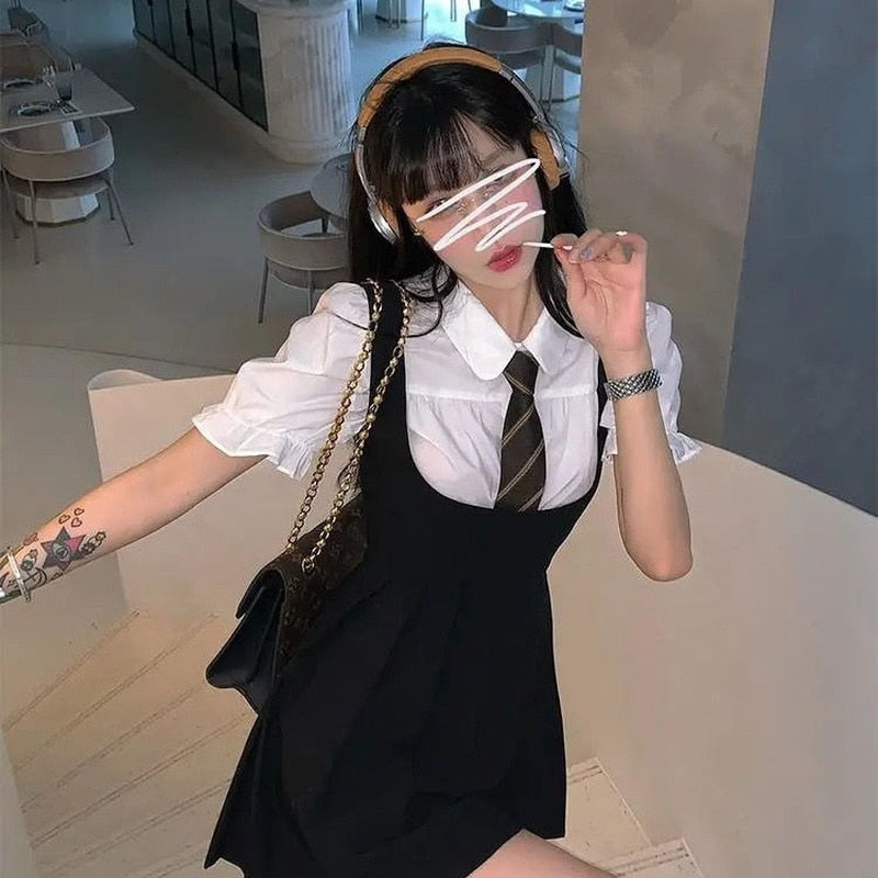 Two-Piece-Set:  Puff-Sleeved Blouse with Tie + Mini Pleated Dress