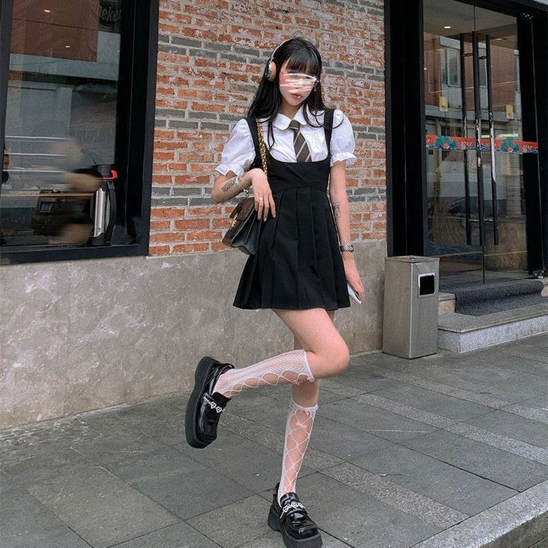 Two-Piece-Set:  Puff-Sleeved Blouse with Tie + Mini Pleated Dress