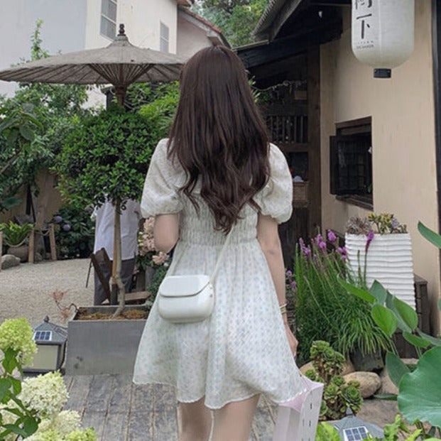 Chiffon Dress With Square Collar And Floral Pattern